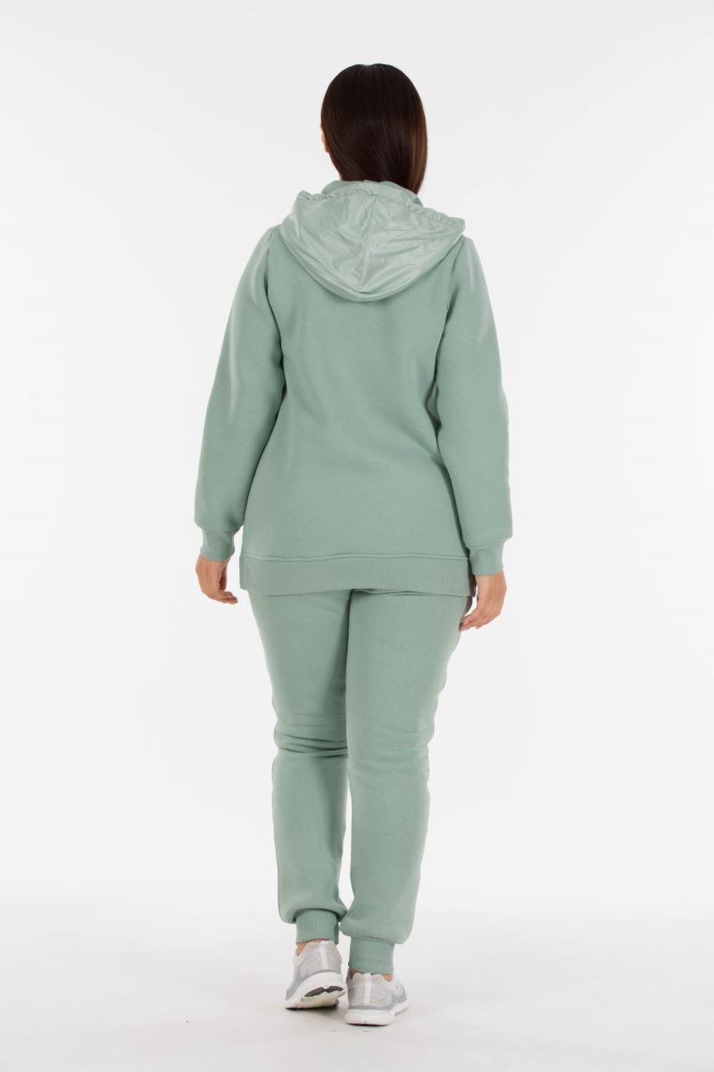 THREE YARN  TRACKSUIT