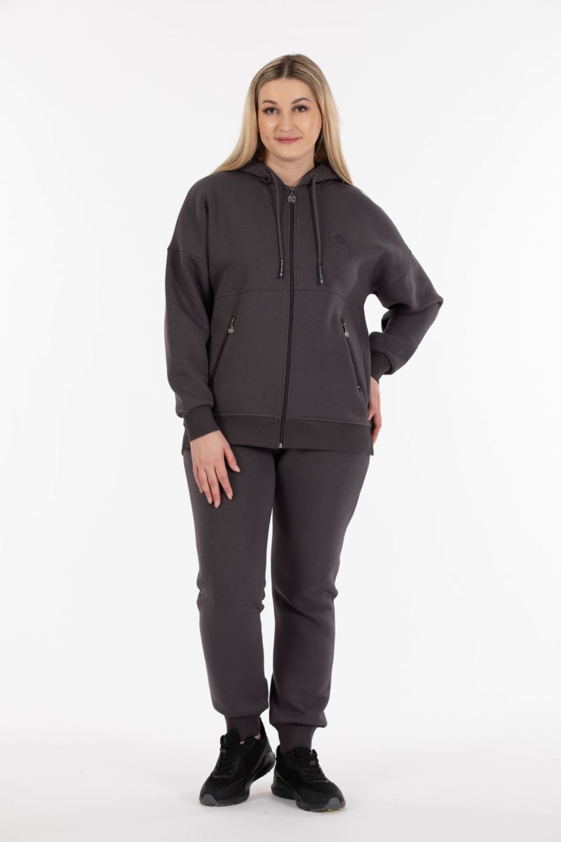 THREE YARN  TRACKSUIT