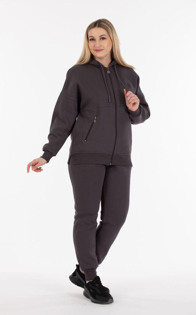 THREE YARN  TRACKSUIT
