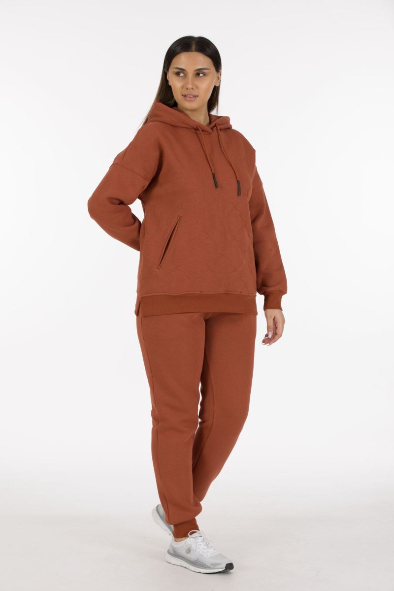 THREE YARN  TRACKSUIT