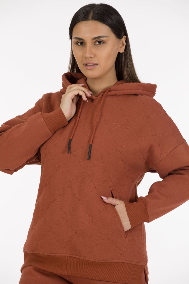 THREE YARN  TRACKSUIT