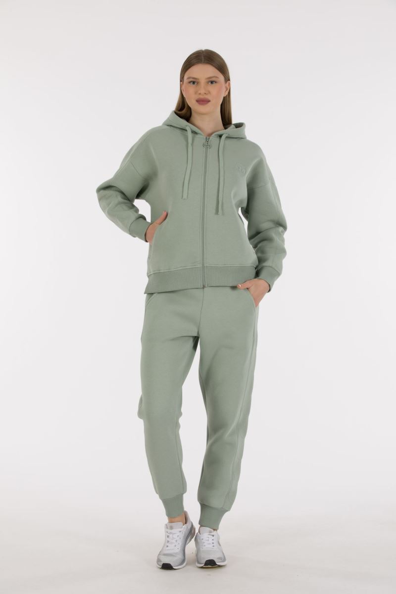 THREE YARN  TRACKSUIT