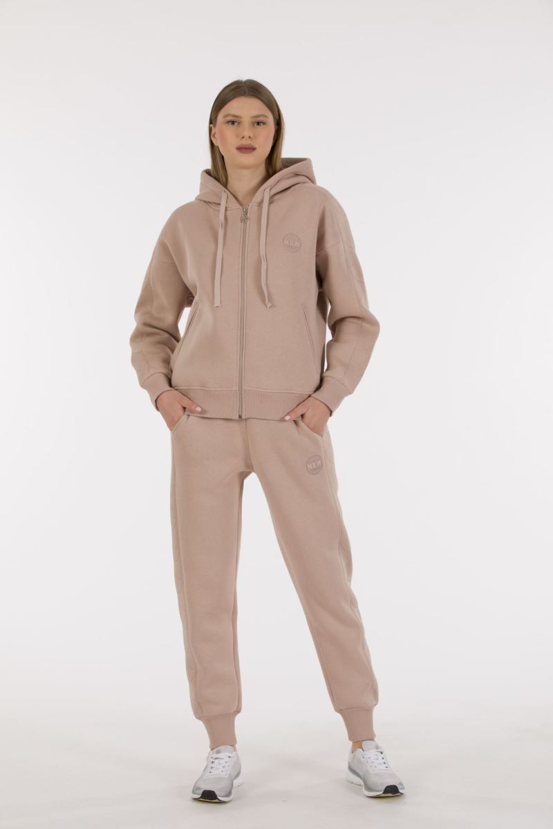 THREE YARN  TRACKSUIT