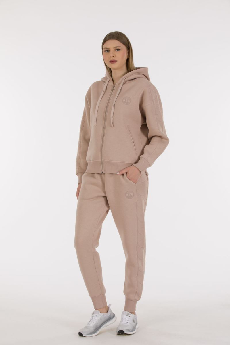 THREE YARN  TRACKSUIT