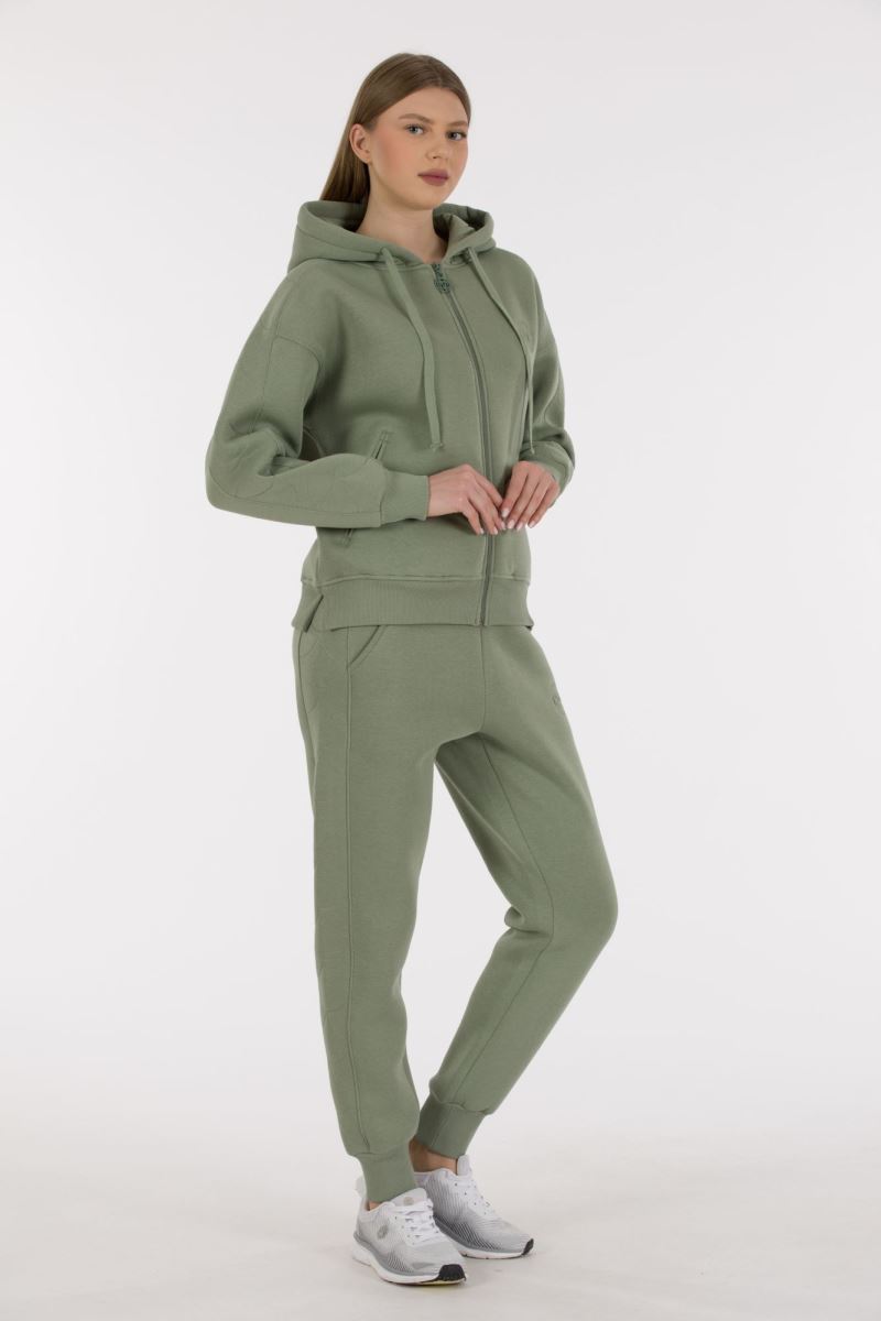 THREE YARN  TRACKSUIT