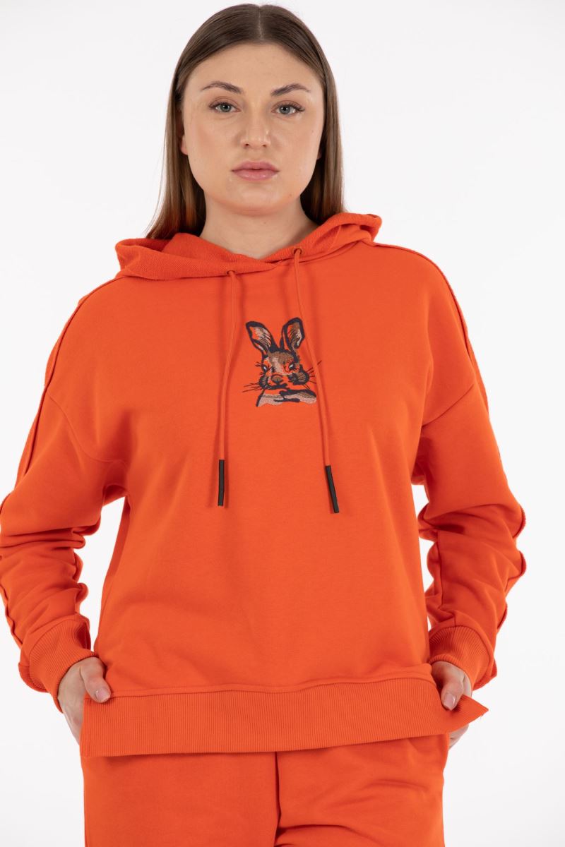 THREE YARN TRACKSUIT