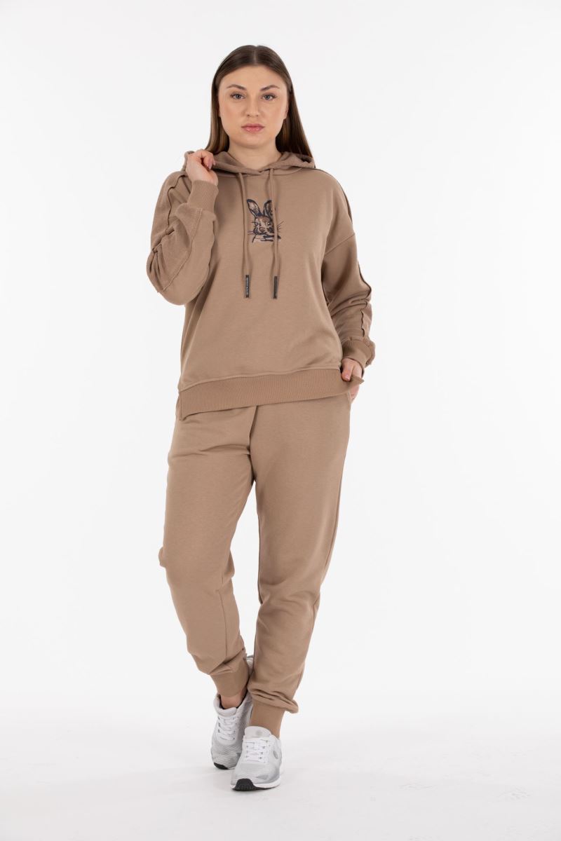 THREE YARN TRACKSUIT