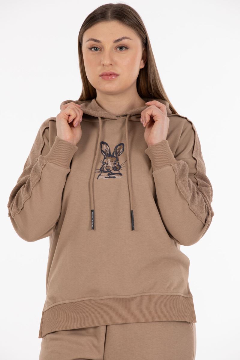 THREE YARN TRACKSUIT