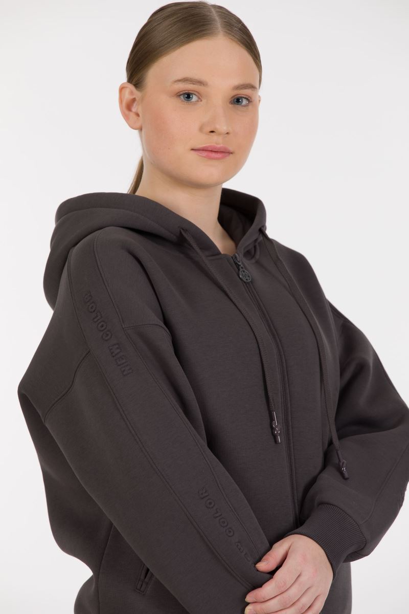 THREE YARN  TRACKSUIT