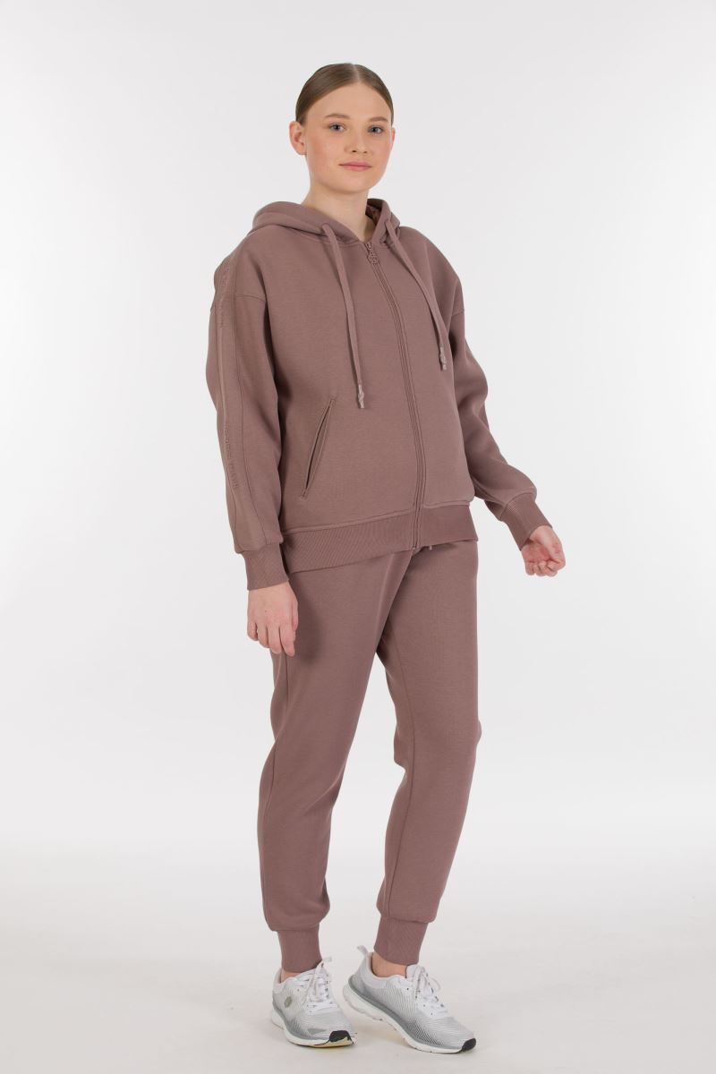 THREE YARN  TRACKSUIT