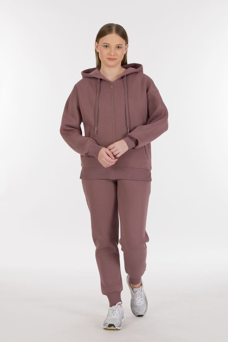 THREE YARN  TRACKSUIT