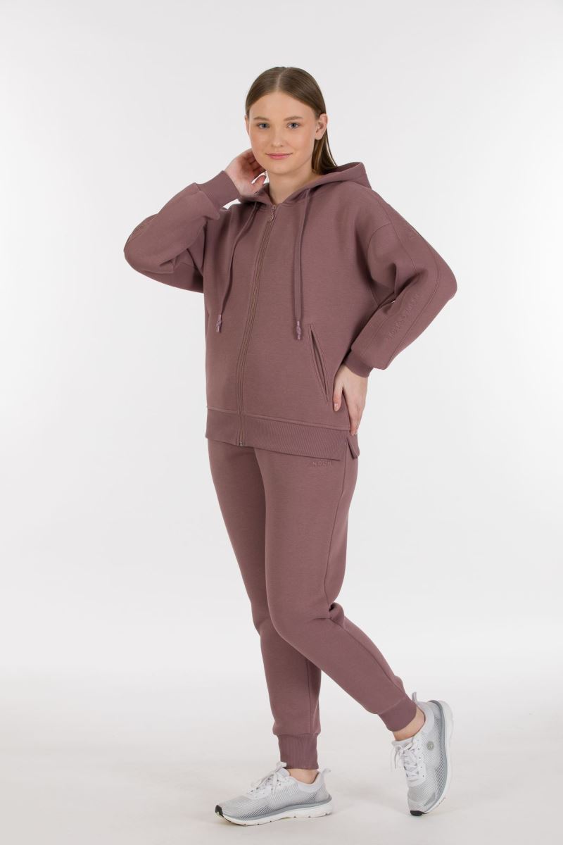 THREE YARN  TRACKSUIT