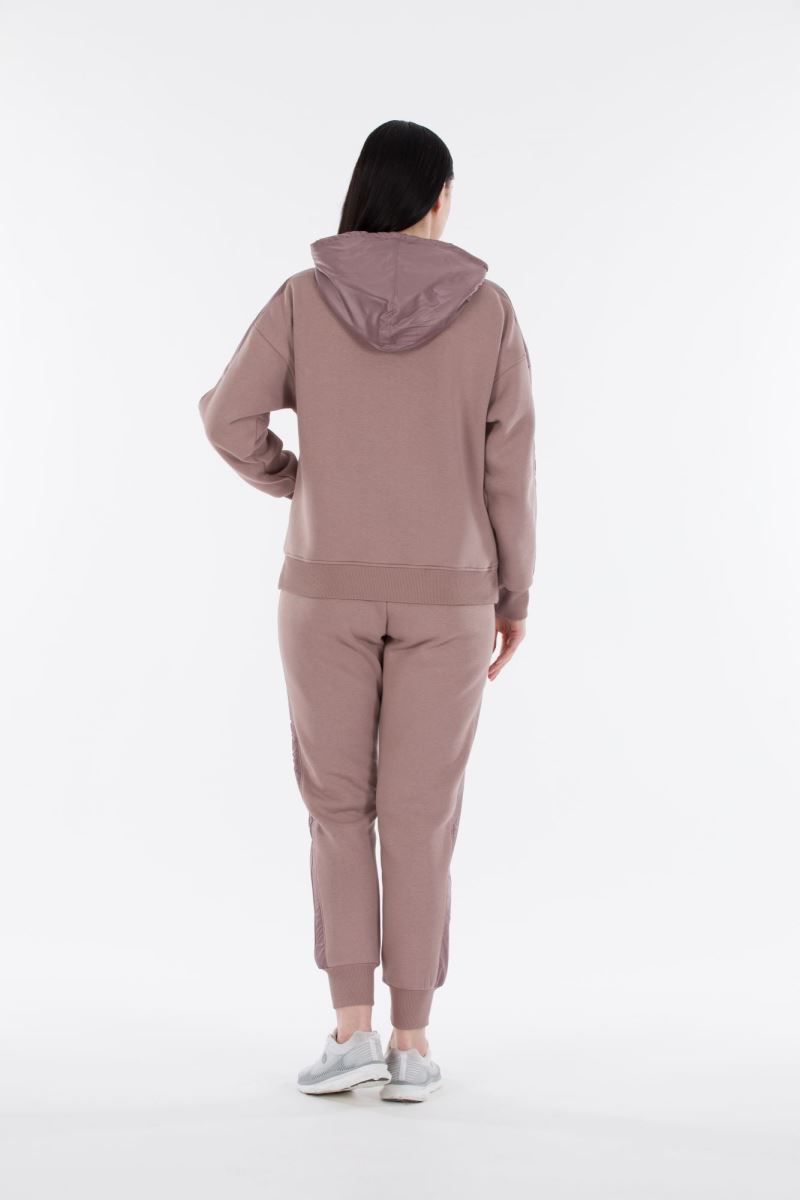 THREE YARN  TRACKSUIT