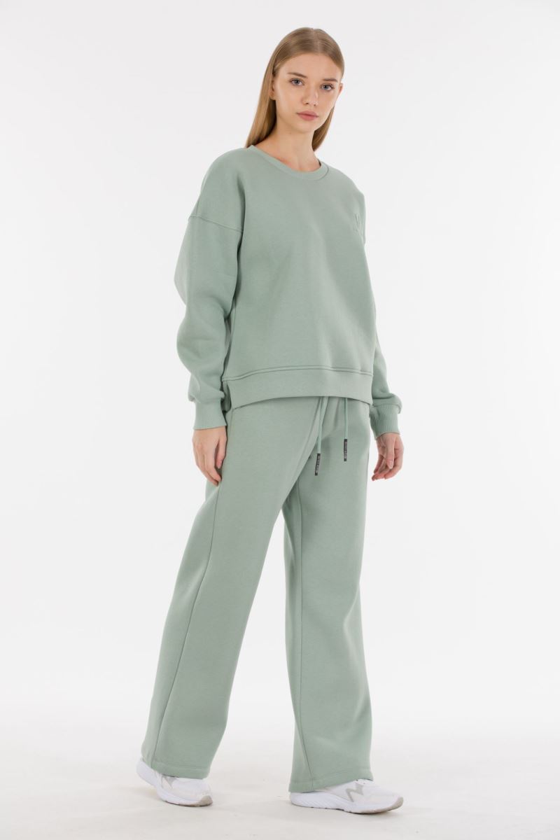 THREE YARN  TRACKSUIT