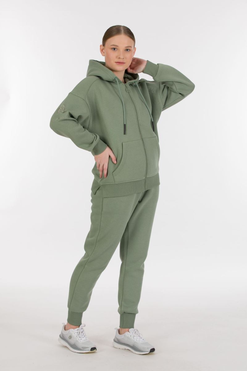 THREE YARN  TRACKSUIT