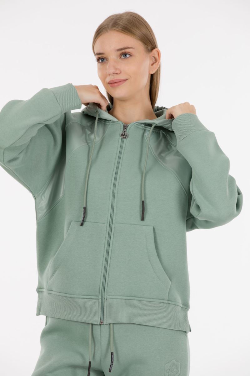 THREE YARN  TRACKSUIT