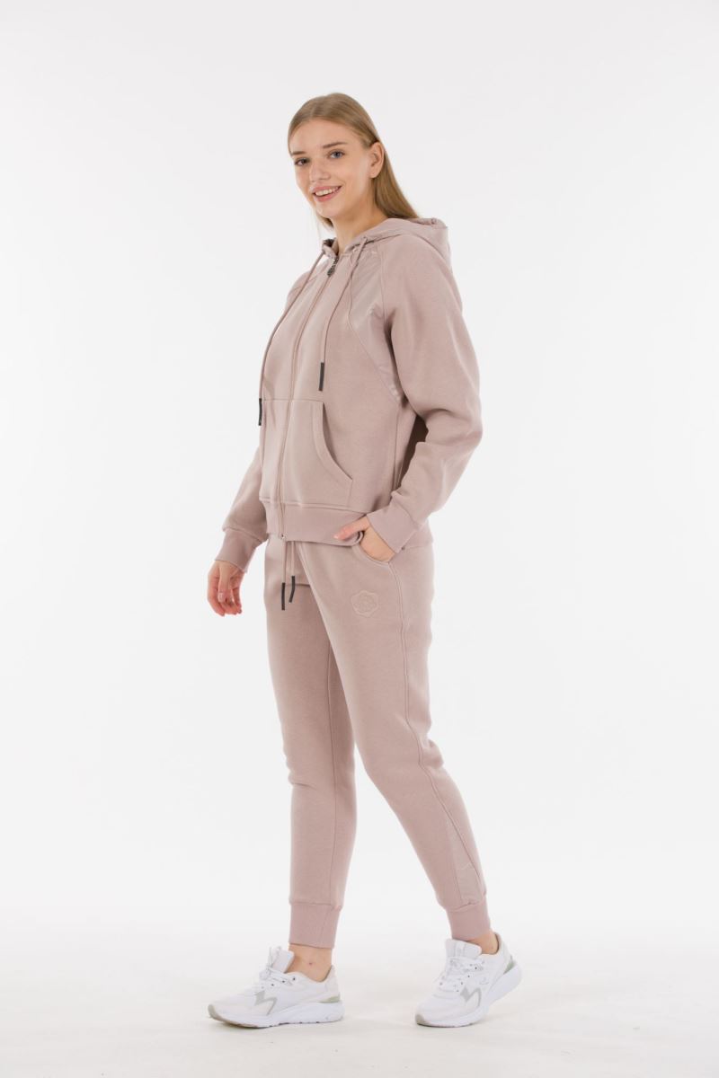 THREE YARN  TRACKSUIT