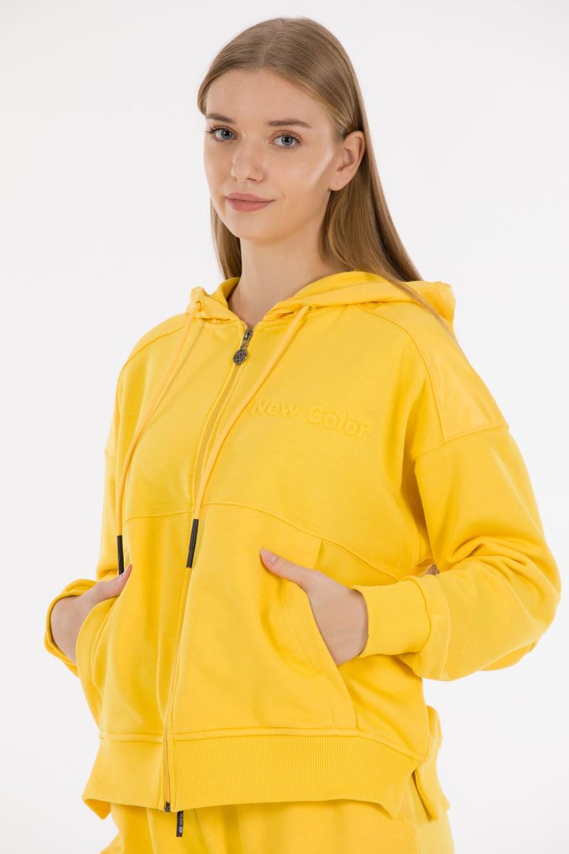 THREE YARN  TRACKSUIT