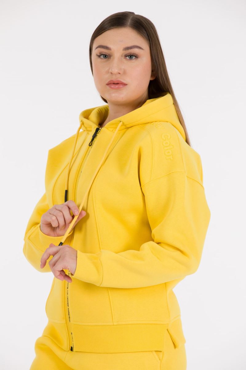 THREE YARN  TRACKSUIT