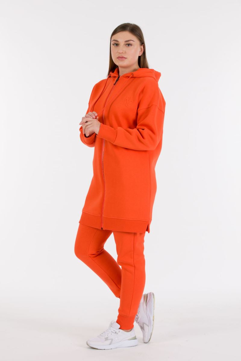 THREE YARN  TRACKSUIT
