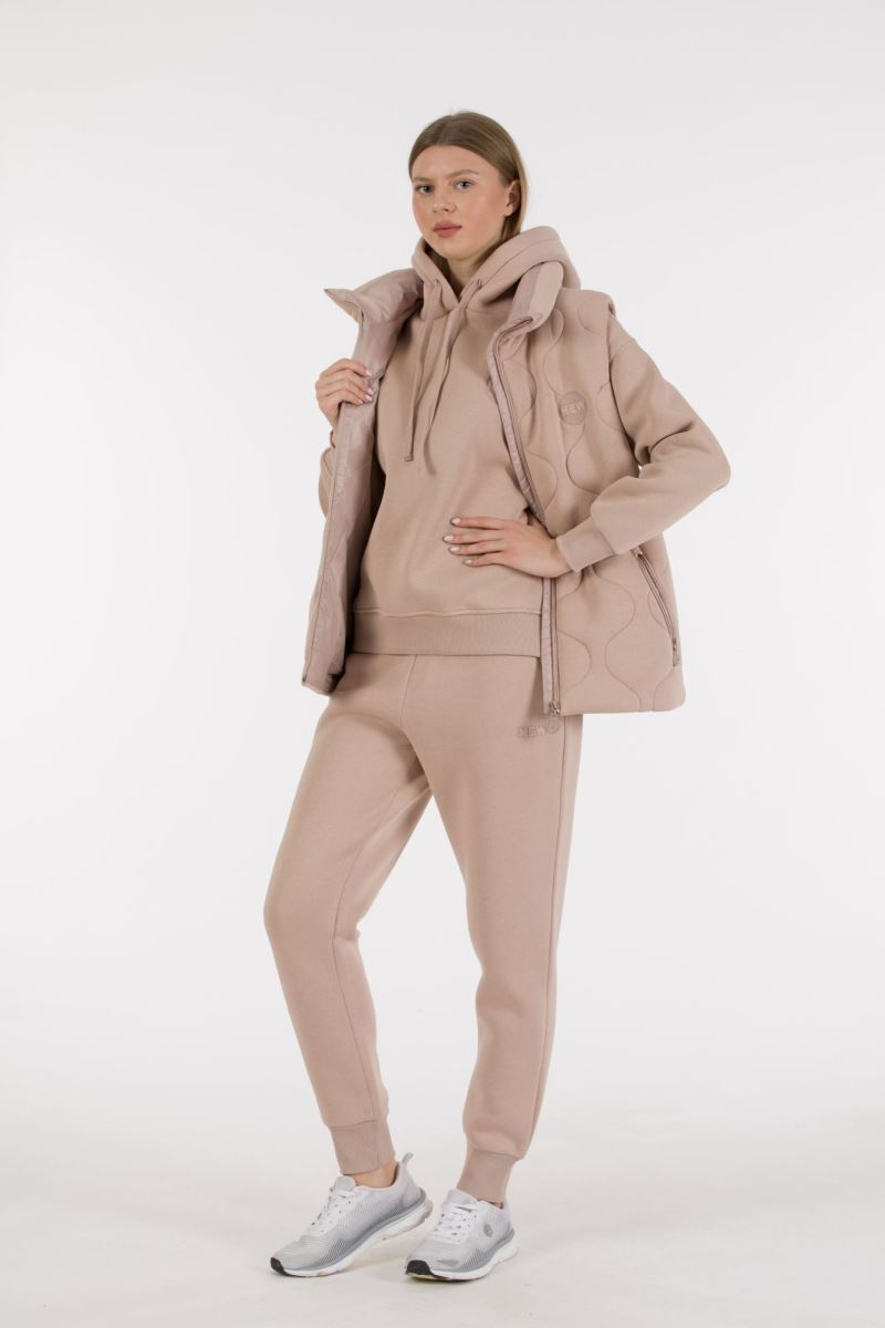 THREE YARN  TRACKSUIT