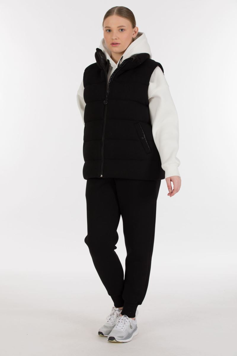 THREE YARN  TRACKSUIT